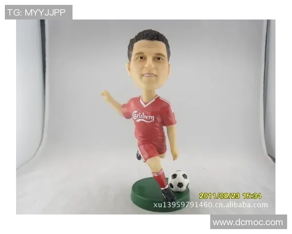 足球明星玩偶首饰品带你体验球场魅力与时尚风潮的完美结合